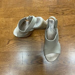 Ladies’ wedge sandals